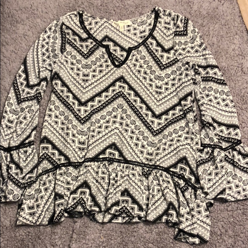 About a girl blouse for women size Small.